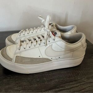 Women’s triple sail grey Nike blazer low platform size 9 DJ0292-105